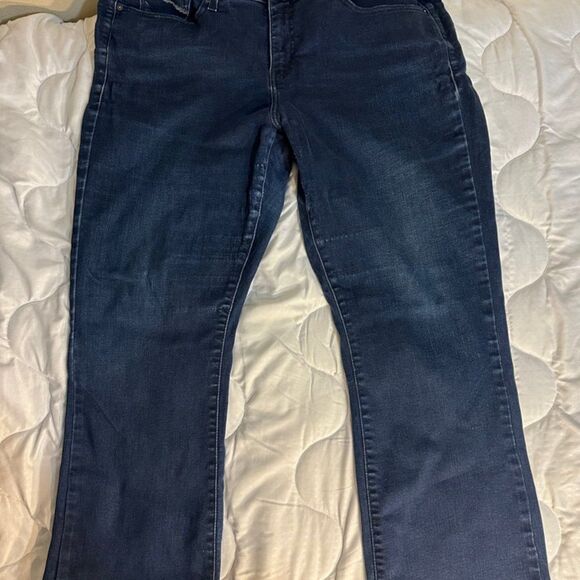 Levi’s Size 20W 512 Perfectly Shaping Bootcut Inseam 28 inches - Picture 2 of 13